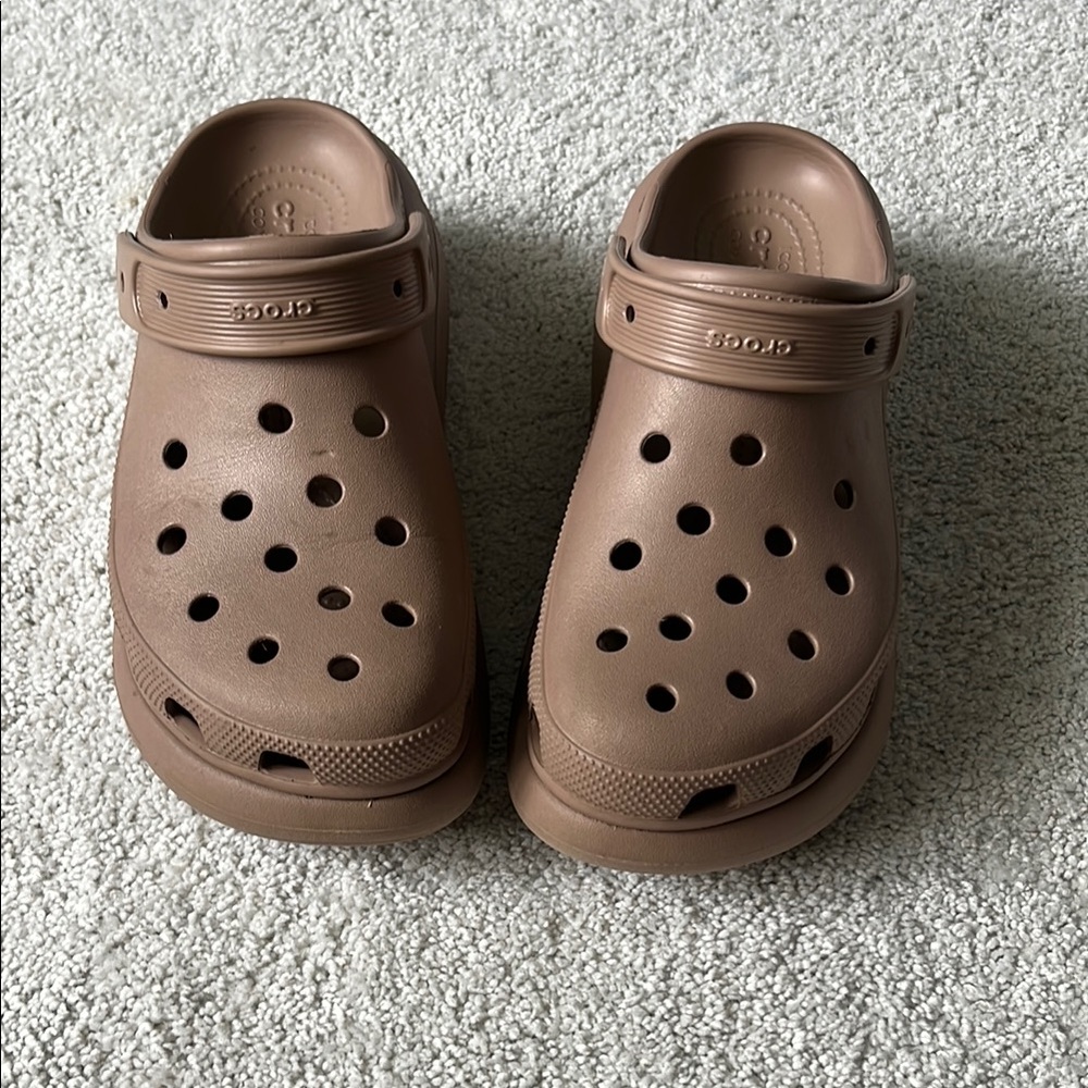 Crocs crush clog. Color latte. Women’s size 9